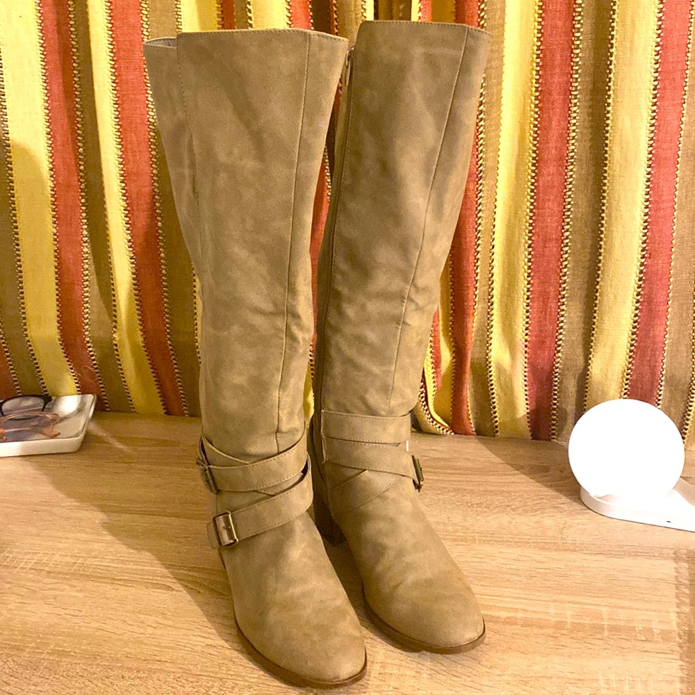 Tall taupe boot